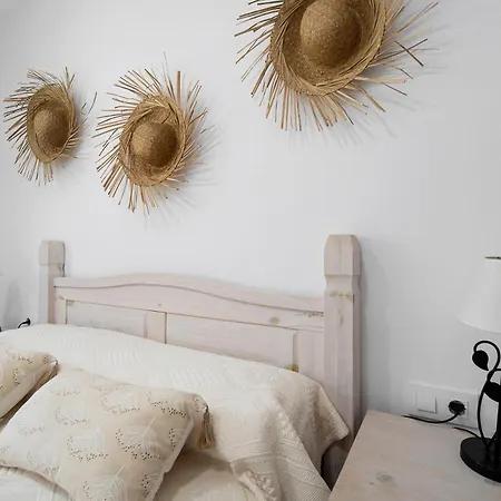 Balcones E Apartment *